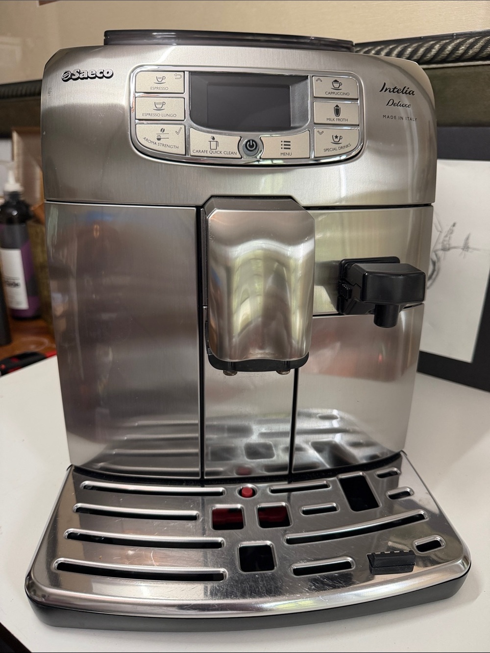 Saeco Intelia Deluxe HD8771/93 Italian Super-Automatic Espresso Machine